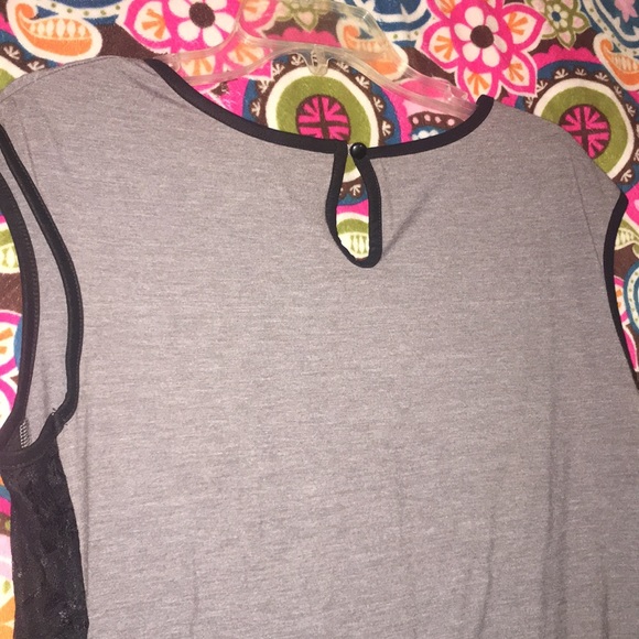Maurices classy yet casual sleeveless top - Picture 3 of 3